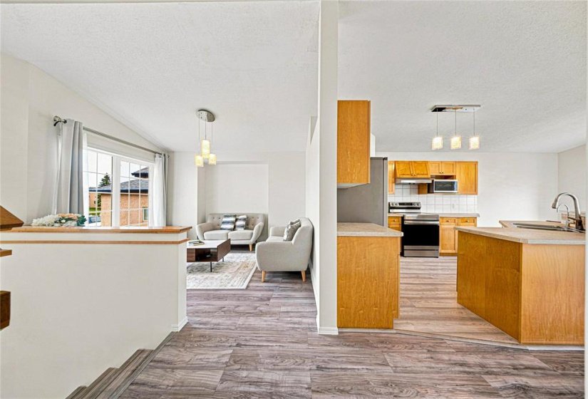 27 Evelyne Reese, 5 Bedroom Bedrooms, 13 Room Rooms,2 BathroomBathrooms,Residential,For Sale,Evelyne Reese,0