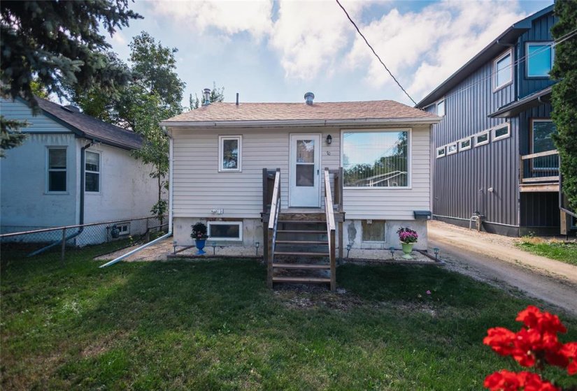 70 Sadler, 3 Bedroom Bedrooms, 10 Room Rooms,1 BathroomBathrooms,Residential,For Sale,Sadler,0