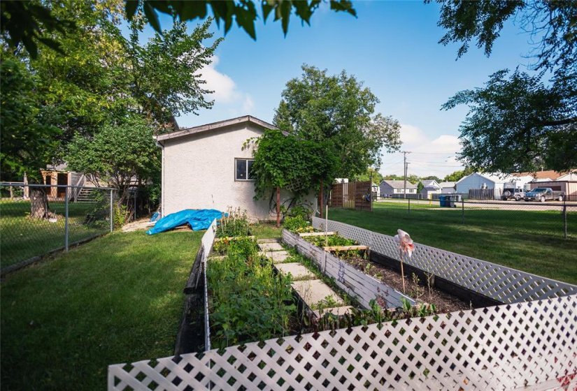 70 Sadler, 3 Bedroom Bedrooms, 10 Room Rooms,1 BathroomBathrooms,Residential,For Sale,Sadler,0