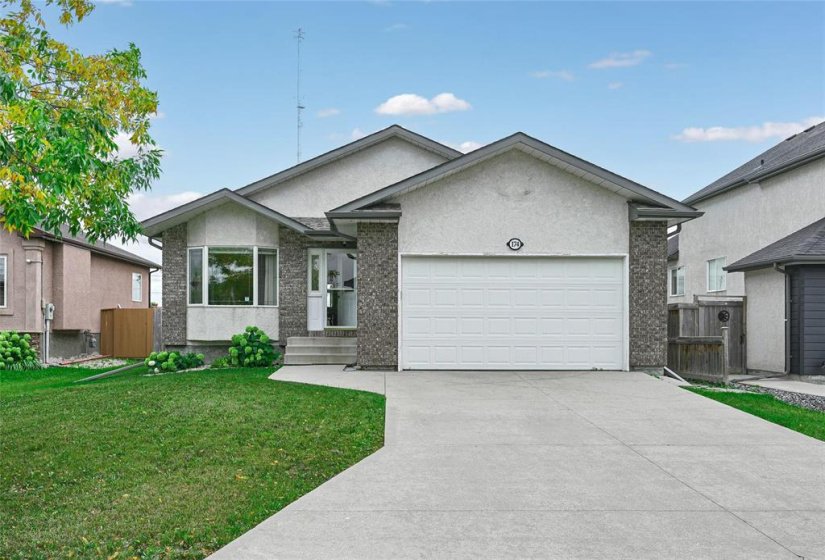 174 Laurel Ridge, 4 Bedroom Bedrooms, 14 Room Rooms,3 BathroomBathrooms,Residential,For Sale,Laurel Ridge,0