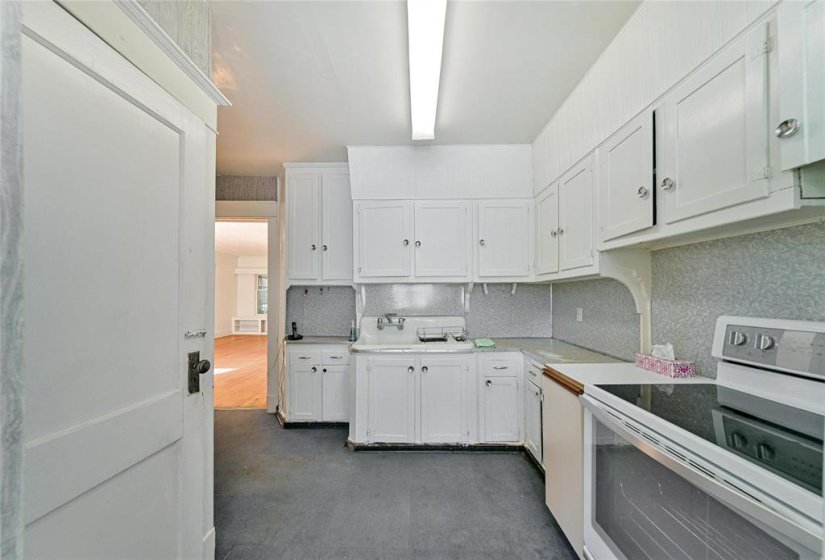 982 McMillan, 4 Bedroom Bedrooms, 11 Room Rooms,1 BathroomBathrooms,Residential,For Sale,McMillan,0