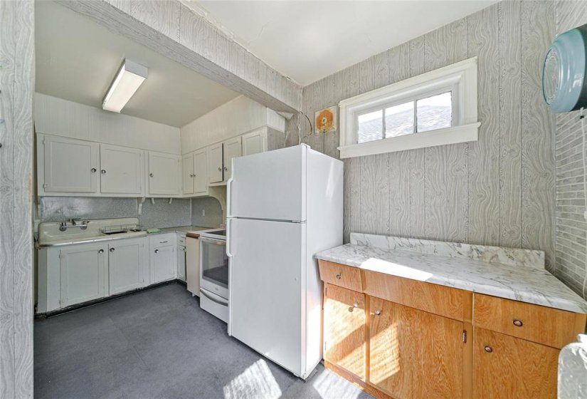 982 McMillan, 4 Bedroom Bedrooms, 11 Room Rooms,1 BathroomBathrooms,Residential,For Sale,McMillan,0