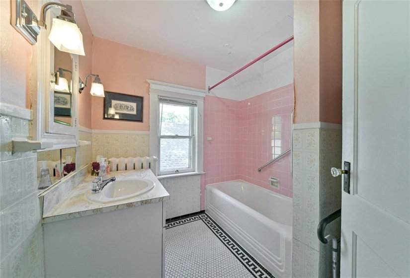 982 McMillan, 4 Bedroom Bedrooms, 11 Room Rooms,1 BathroomBathrooms,Residential,For Sale,McMillan,0