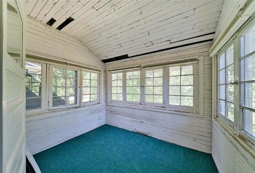 982 McMillan, 4 Bedroom Bedrooms, 11 Room Rooms,1 BathroomBathrooms,Residential,For Sale,McMillan,0