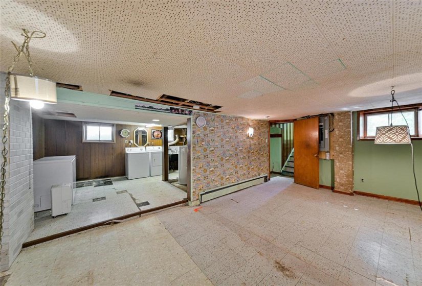 982 McMillan, 4 Bedroom Bedrooms, 11 Room Rooms,1 BathroomBathrooms,Residential,For Sale,McMillan,0