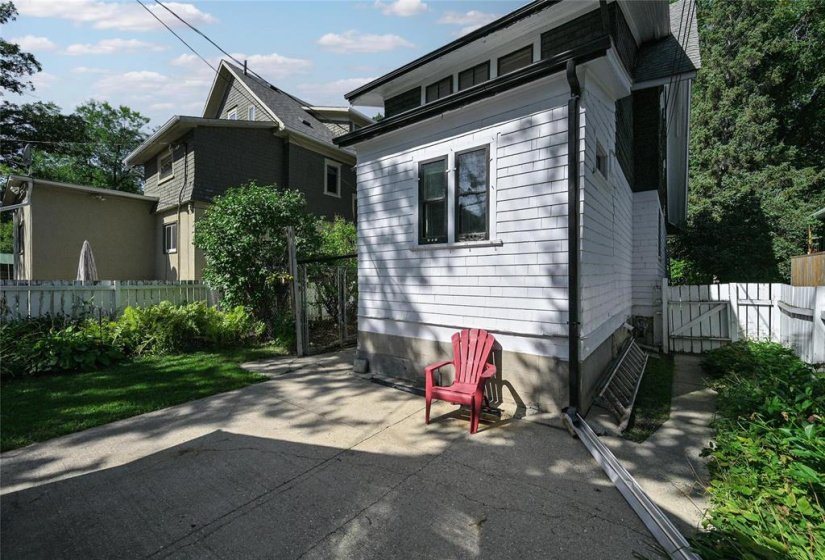 982 McMillan, 4 Bedroom Bedrooms, 11 Room Rooms,1 BathroomBathrooms,Residential,For Sale,McMillan,0