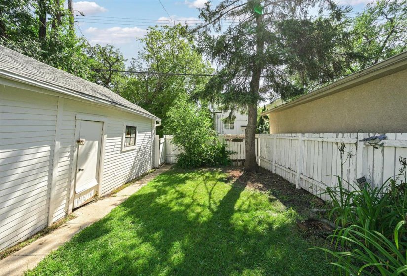 982 McMillan, 4 Bedroom Bedrooms, 11 Room Rooms,1 BathroomBathrooms,Residential,For Sale,McMillan,0