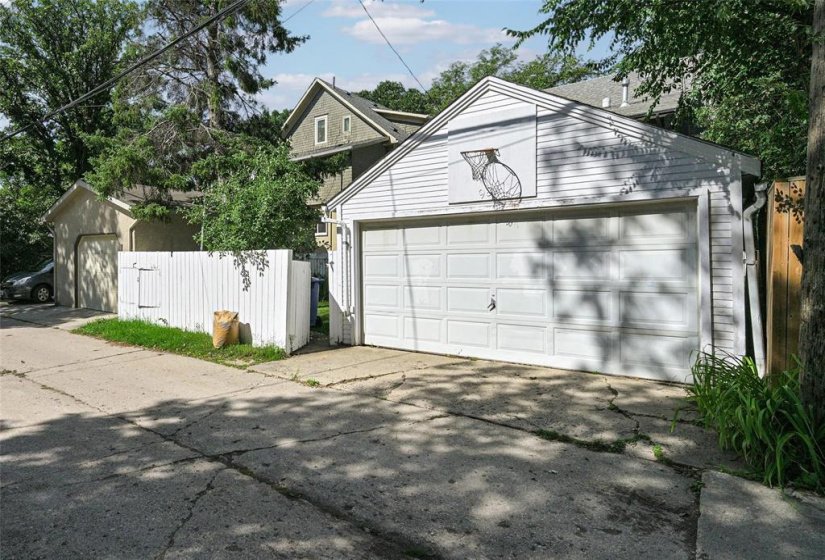 982 McMillan, 4 Bedroom Bedrooms, 11 Room Rooms,1 BathroomBathrooms,Residential,For Sale,McMillan,0