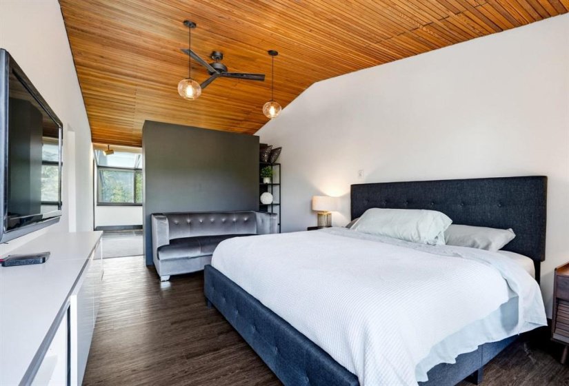 731 RED RIVER, 4 Bedroom Bedrooms, 11 Room Rooms,2 BathroomBathrooms,Residential,For Sale,RED RIVER,0