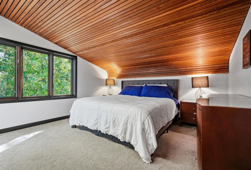 731 RED RIVER, 4 Bedroom Bedrooms, 11 Room Rooms,2 BathroomBathrooms,Residential,For Sale,RED RIVER,0