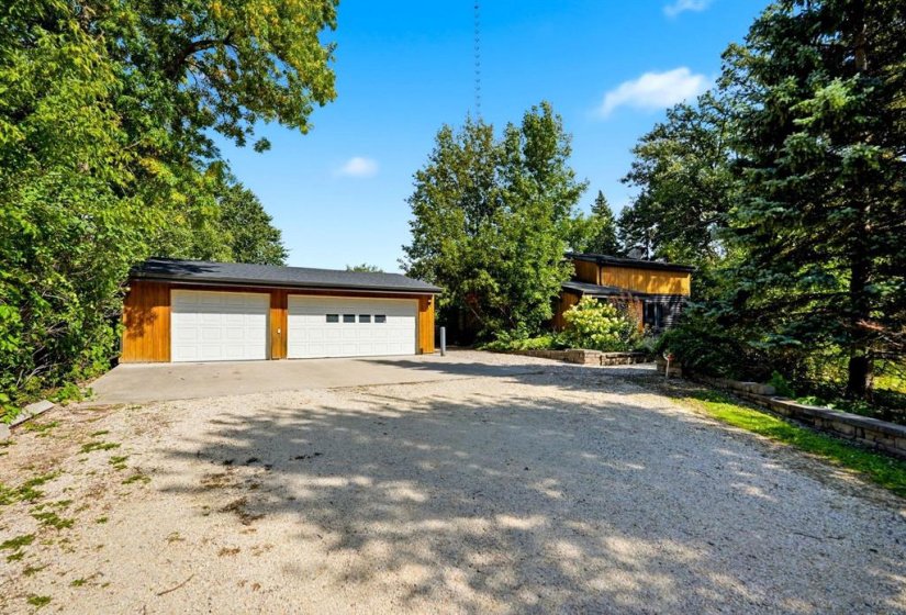 731 RED RIVER, 4 Bedroom Bedrooms, 11 Room Rooms,2 BathroomBathrooms,Residential,For Sale,RED RIVER,0