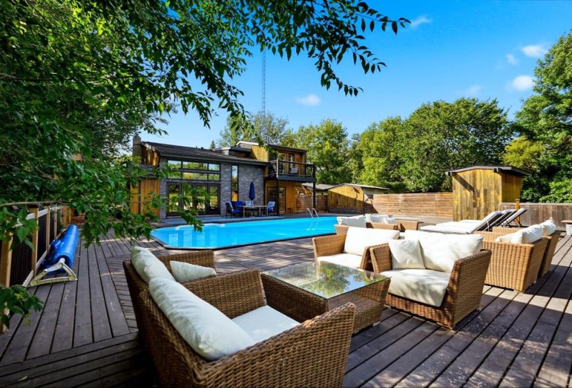 731 RED RIVER, 4 Bedroom Bedrooms, 11 Room Rooms,2 BathroomBathrooms,Residential,For Sale,RED RIVER,0