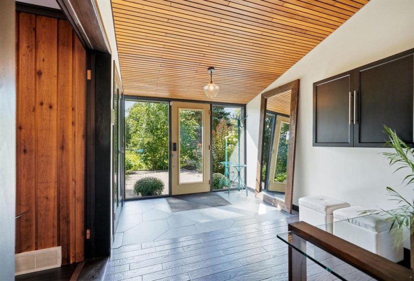 731 RED RIVER, 4 Bedroom Bedrooms, 11 Room Rooms,2 BathroomBathrooms,Residential,For Sale,RED RIVER,0