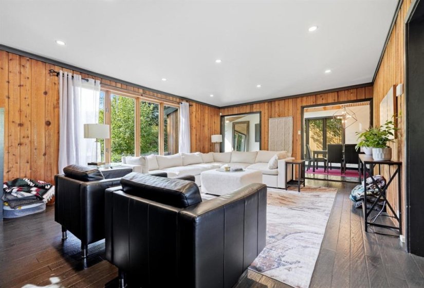 731 RED RIVER, 4 Bedroom Bedrooms, 11 Room Rooms,2 BathroomBathrooms,Residential,For Sale,RED RIVER,0