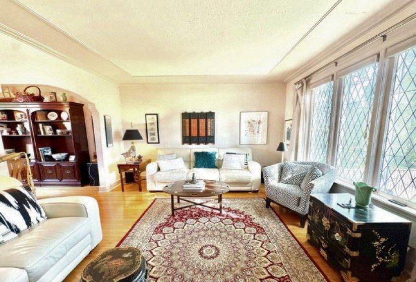 890 Dominion, 3 Bedroom Bedrooms, 8 Room Rooms,2 BathroomBathrooms,Residential,For Sale,Dominion,0