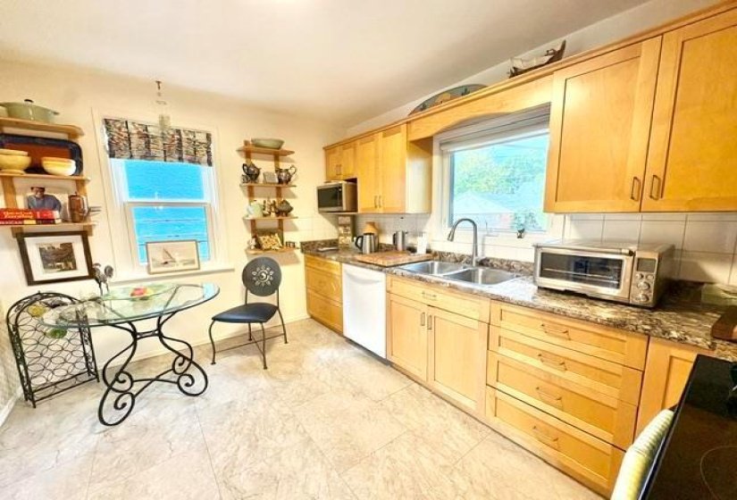 890 Dominion, 3 Bedroom Bedrooms, 8 Room Rooms,2 BathroomBathrooms,Residential,For Sale,Dominion,0
