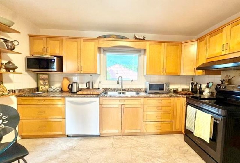890 Dominion, 3 Bedroom Bedrooms, 8 Room Rooms,2 BathroomBathrooms,Residential,For Sale,Dominion,0