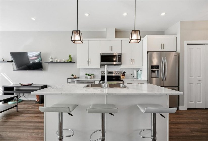 340 John Angus, 3 Bedroom Bedrooms, 12 Room Rooms,3 BathroomBathrooms,Condominium,For Sale,John Angus,0