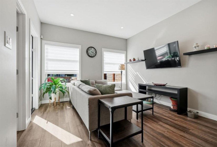 340 John Angus, 3 Bedroom Bedrooms, 12 Room Rooms,3 BathroomBathrooms,Condominium,For Sale,John Angus,0