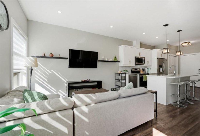 340 John Angus, 3 Bedroom Bedrooms, 12 Room Rooms,3 BathroomBathrooms,Condominium,For Sale,John Angus,0