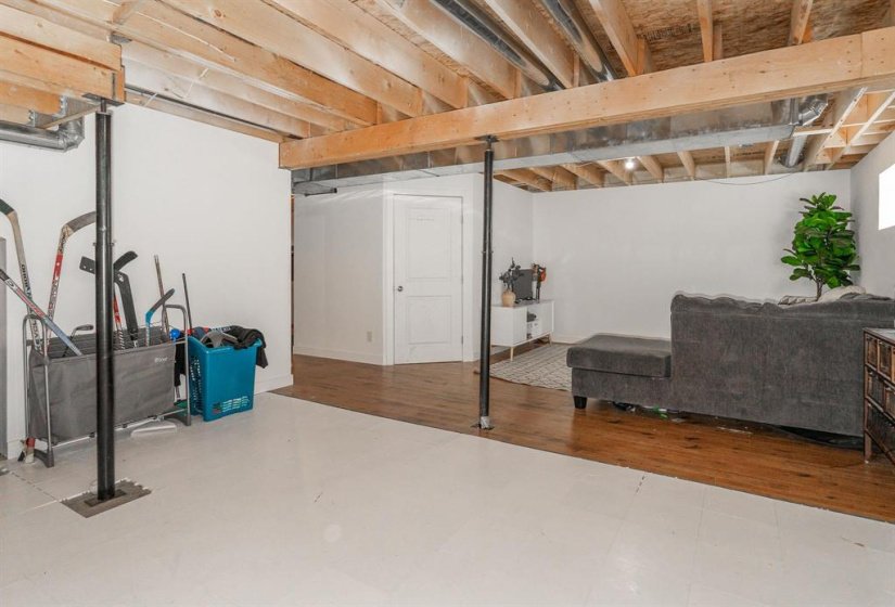 22 BRAMBLEWOOD, 3 Bedroom Bedrooms, 9 Room Rooms,2 BathroomBathrooms,Residential,For Sale,BRAMBLEWOOD,0