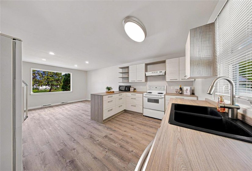 12 Arundel, 2 Bedroom Bedrooms, 6 Room Rooms,1 BathroomBathrooms,Residential,For Sale,Arundel,0