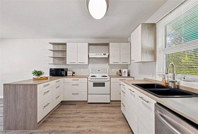 12 Arundel, 2 Bedroom Bedrooms, 6 Room Rooms,1 BathroomBathrooms,Residential,For Sale,Arundel,0