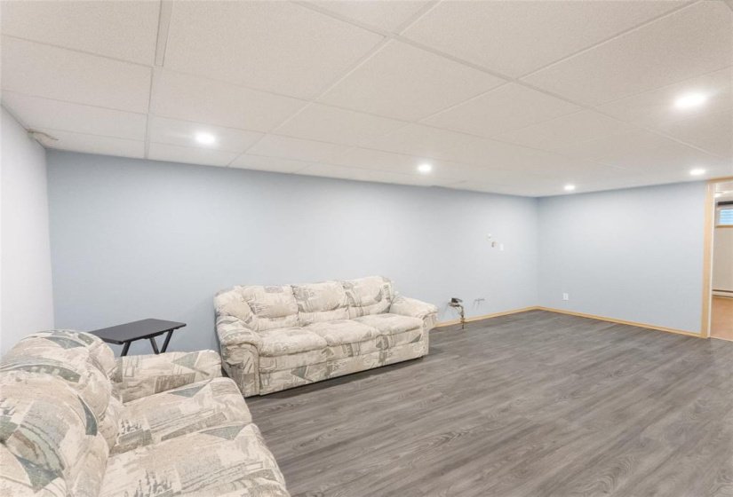83 Bayview, 4 Bedroom Bedrooms, 10 Room Rooms,2 BathroomBathrooms,Residential,For Sale,Bayview,0