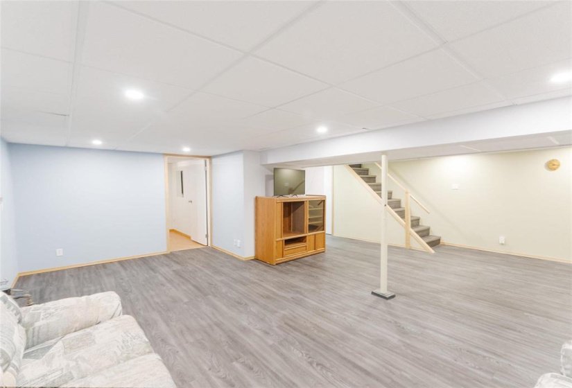 83 Bayview, 4 Bedroom Bedrooms, 10 Room Rooms,2 BathroomBathrooms,Residential,For Sale,Bayview,0