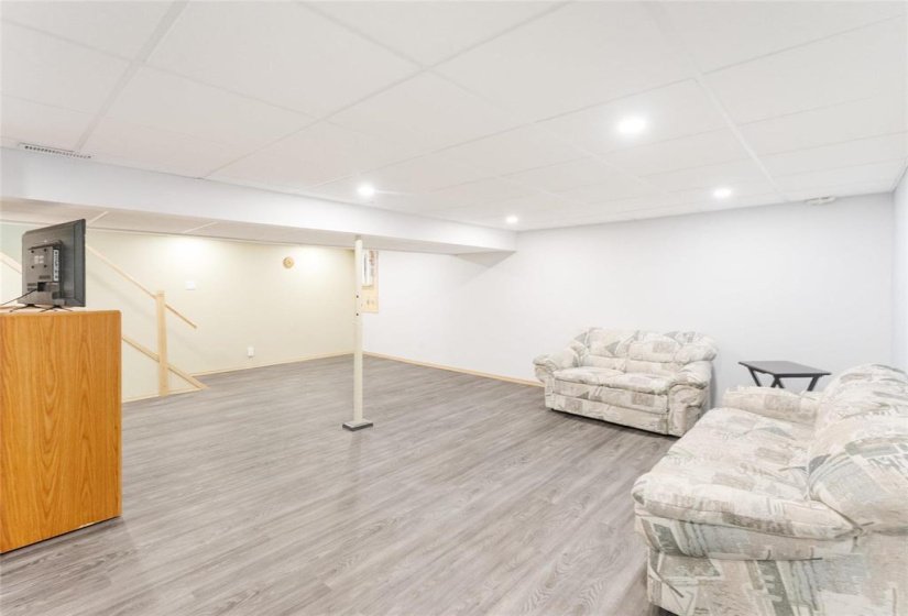 83 Bayview, 4 Bedroom Bedrooms, 10 Room Rooms,2 BathroomBathrooms,Residential,For Sale,Bayview,0