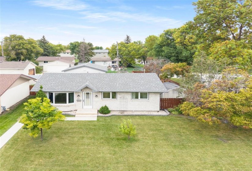 83 Bayview, 4 Bedroom Bedrooms, 10 Room Rooms,2 BathroomBathrooms,Residential,For Sale,Bayview,0