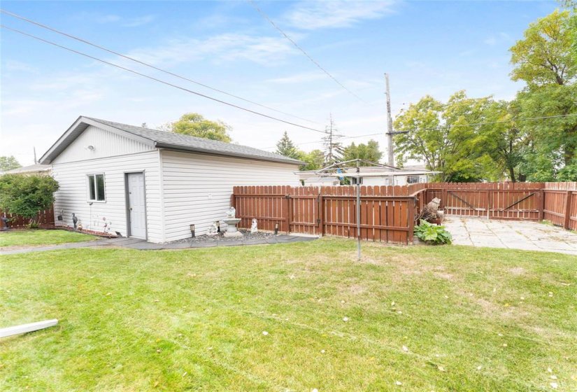 83 Bayview, 4 Bedroom Bedrooms, 10 Room Rooms,2 BathroomBathrooms,Residential,For Sale,Bayview,0