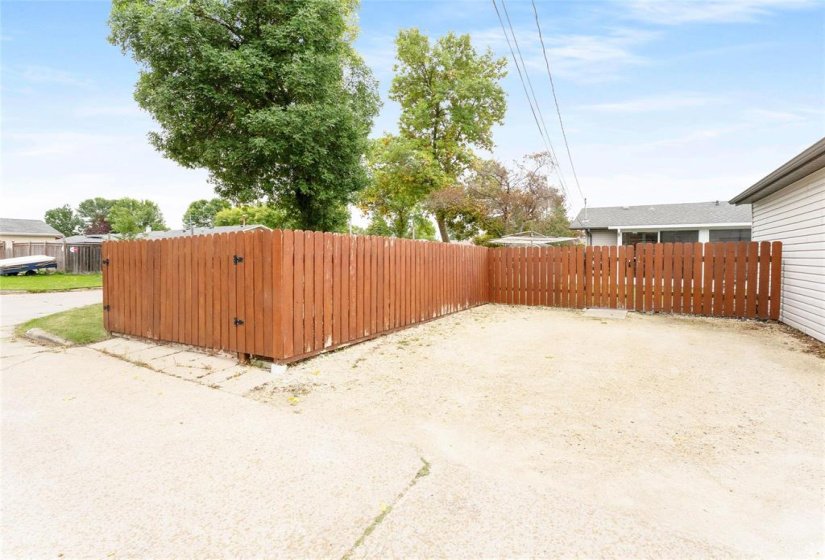 83 Bayview, 4 Bedroom Bedrooms, 10 Room Rooms,2 BathroomBathrooms,Residential,For Sale,Bayview,0