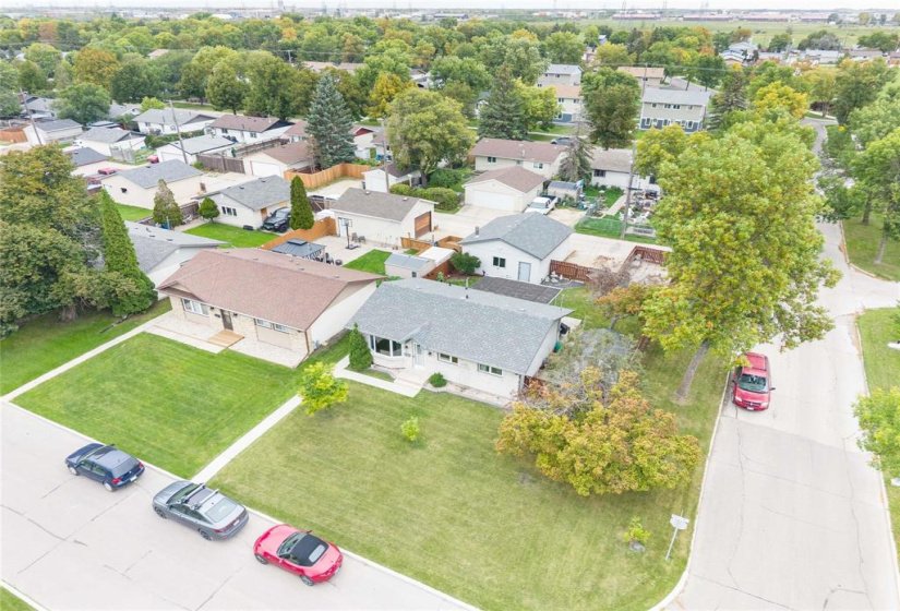 83 Bayview, 4 Bedroom Bedrooms, 10 Room Rooms,2 BathroomBathrooms,Residential,For Sale,Bayview,0