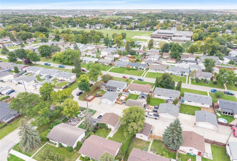 83 Bayview, 4 Bedroom Bedrooms, 10 Room Rooms,2 BathroomBathrooms,Residential,For Sale,Bayview,0