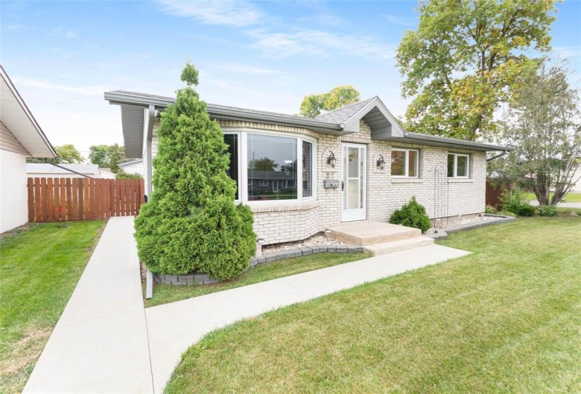 83 Bayview, 4 Bedroom Bedrooms, 10 Room Rooms,2 BathroomBathrooms,Residential,For Sale,Bayview,0