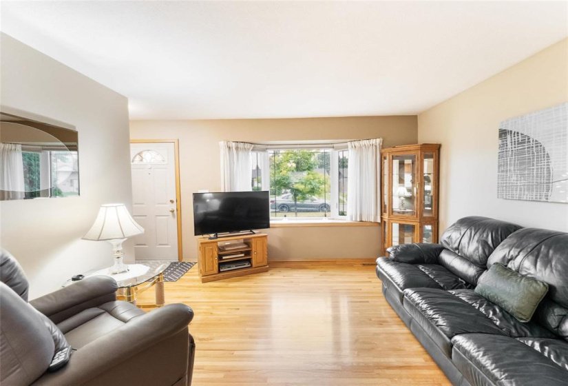 83 Bayview, 4 Bedroom Bedrooms, 10 Room Rooms,2 BathroomBathrooms,Residential,For Sale,Bayview,0