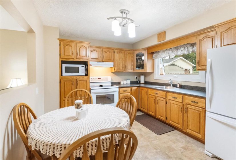 83 Bayview, 4 Bedroom Bedrooms, 10 Room Rooms,2 BathroomBathrooms,Residential,For Sale,Bayview,0