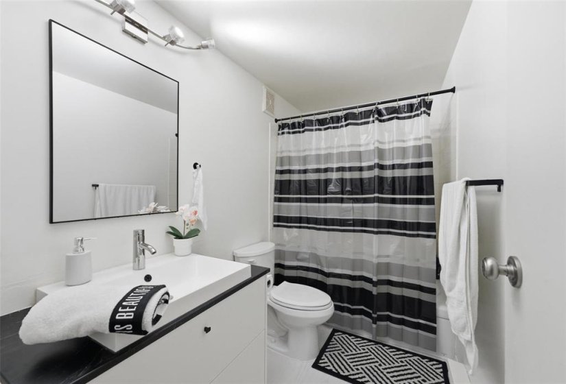 109 Swindon, 2 Bedroom Bedrooms, 7 Room Rooms,1 BathroomBathrooms,Condominium,For Sale,Swindon,0