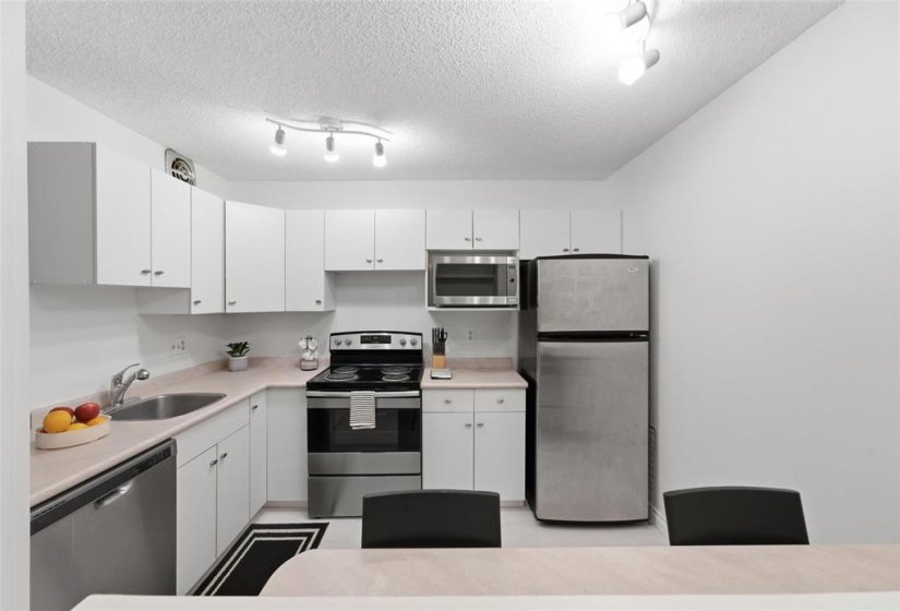 109 Swindon, 2 Bedroom Bedrooms, 7 Room Rooms,1 BathroomBathrooms,Condominium,For Sale,Swindon,0