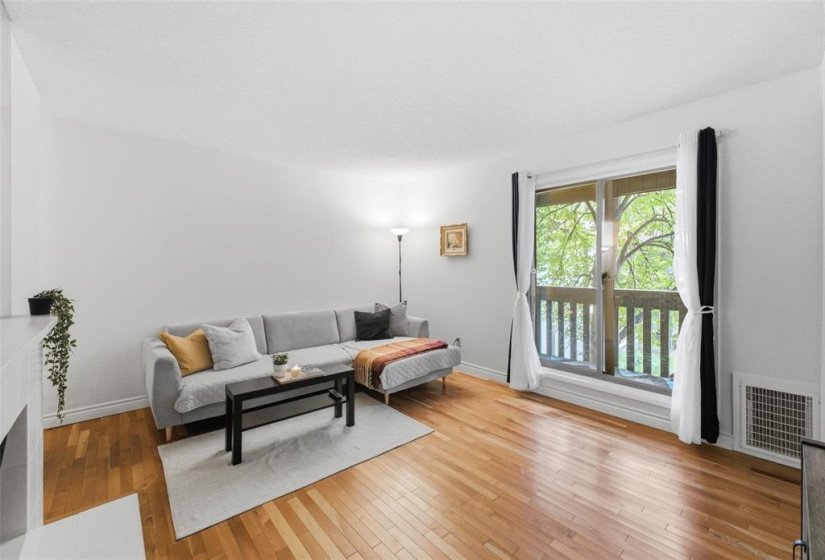 109 Swindon, 2 Bedroom Bedrooms, 7 Room Rooms,1 BathroomBathrooms,Condominium,For Sale,Swindon,0