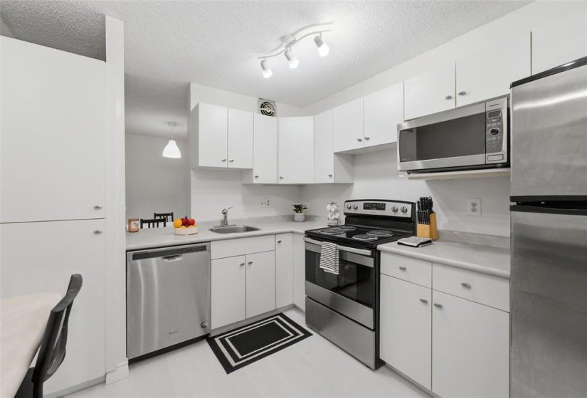 109 Swindon, 2 Bedroom Bedrooms, 7 Room Rooms,1 BathroomBathrooms,Condominium,For Sale,Swindon,0