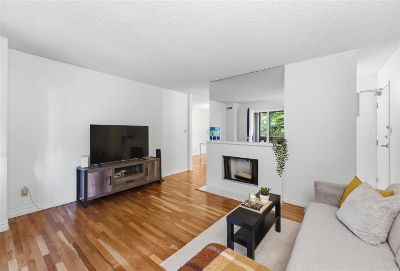 109 Swindon, 2 Bedroom Bedrooms, 7 Room Rooms,1 BathroomBathrooms,Condominium,For Sale,Swindon,0