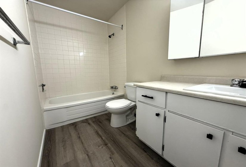 460 Kenaston, 1 Bedroom Bedrooms, 5 Room Rooms,1 BathroomBathrooms,Condominium,For Sale,Kenaston,0