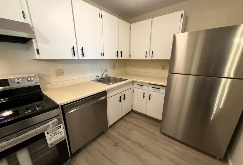 460 Kenaston, 1 Bedroom Bedrooms, 5 Room Rooms,1 BathroomBathrooms,Condominium,For Sale,Kenaston,0