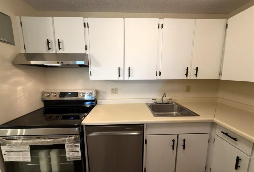 460 Kenaston, 1 Bedroom Bedrooms, 5 Room Rooms,1 BathroomBathrooms,Condominium,For Sale,Kenaston,0