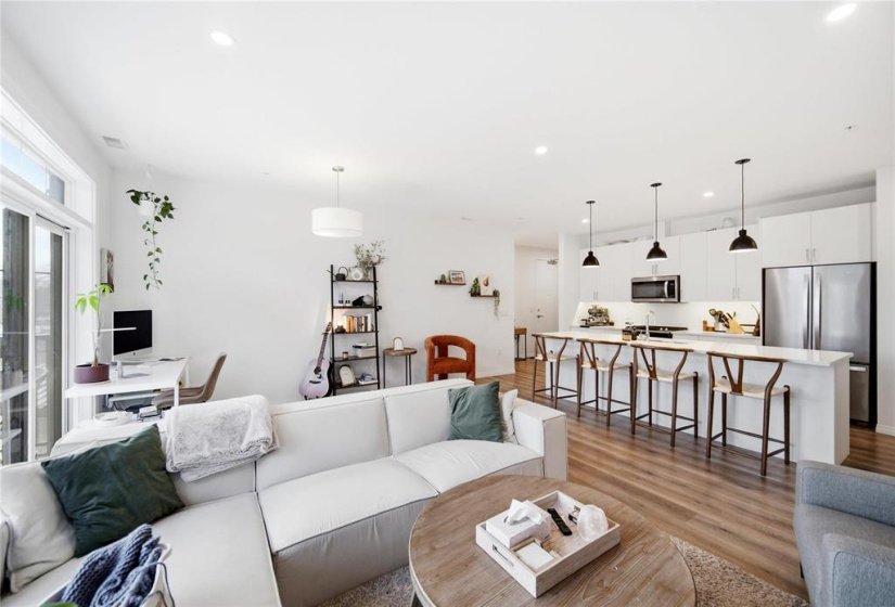 958 McMillan, 2 Bedroom Bedrooms, 9 Room Rooms,2 BathroomBathrooms,Condominium,For Sale,McMillan,0