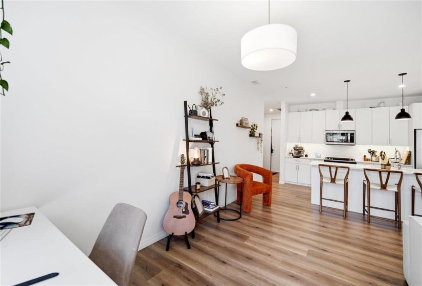 958 McMillan, 2 Bedroom Bedrooms, 9 Room Rooms,2 BathroomBathrooms,Condominium,For Sale,McMillan,0