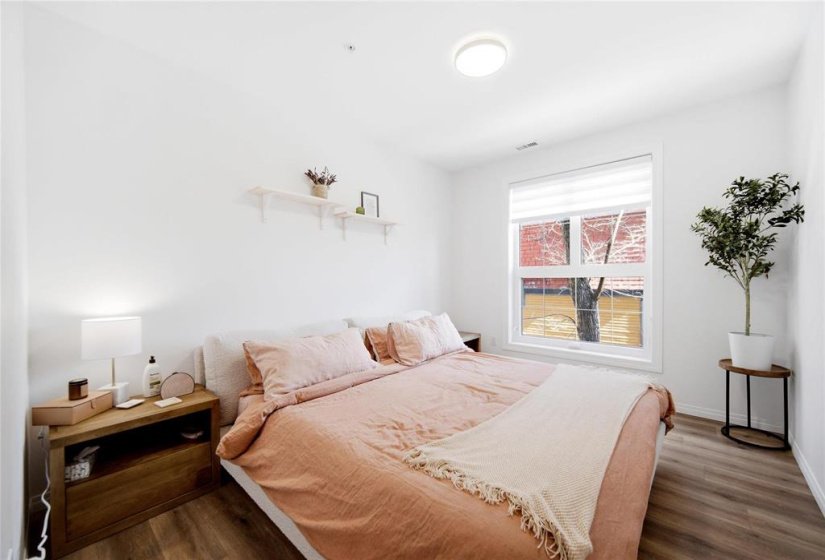 958 McMillan, 2 Bedroom Bedrooms, 9 Room Rooms,2 BathroomBathrooms,Condominium,For Sale,McMillan,0