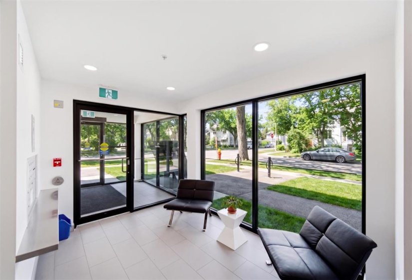 958 McMillan, 2 Bedroom Bedrooms, 9 Room Rooms,2 BathroomBathrooms,Condominium,For Sale,McMillan,0